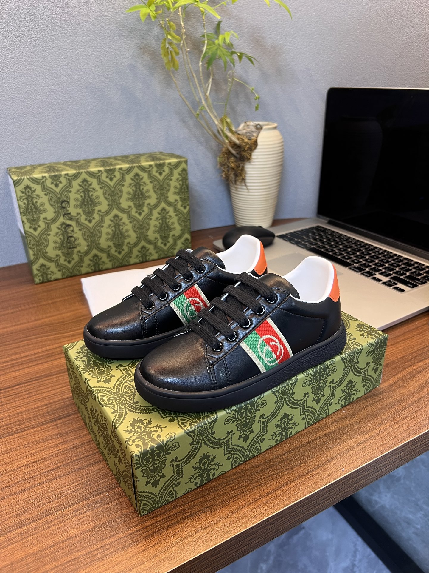 Children's shoes child